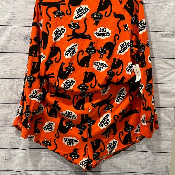 Scaredy Cat Halloween Pajamas 2 piece set. Black and Orange XL top/3XL bottoms. - Picture 5 of 13